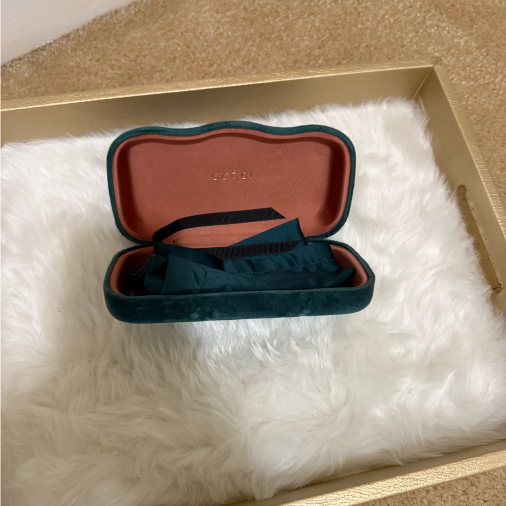 New! Gucci emerald velvet glass case